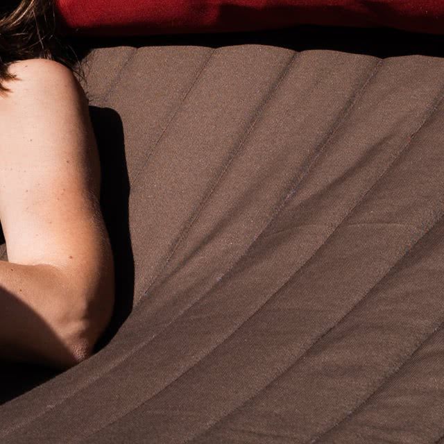 Gefütterter Hängesessel mit Fussablage blau