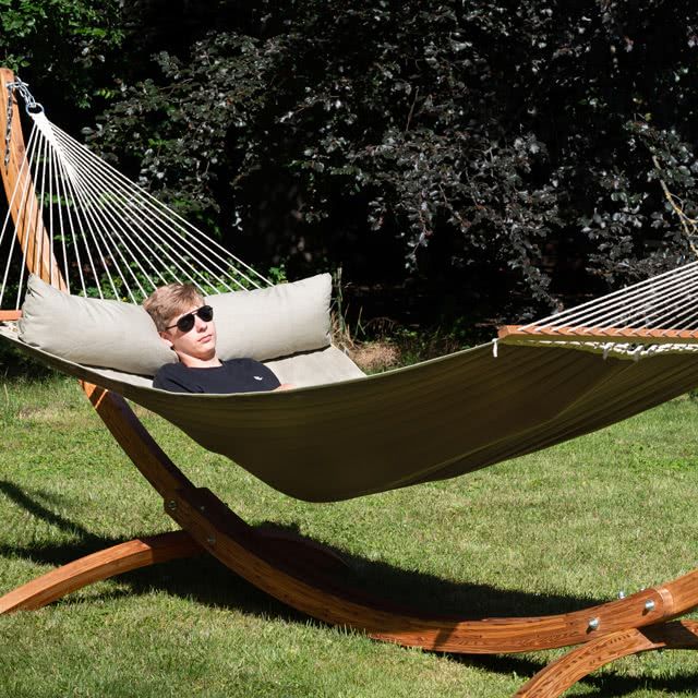 Wetterfester schwarzer Hängestuhl