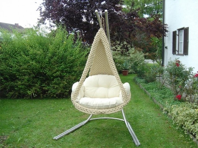 Nido Royal + Pillow by Jobek JO-123-OLD color white